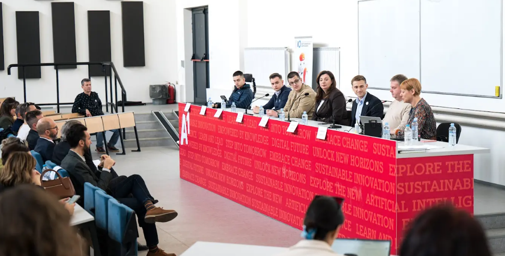 ФИНКИ ја отвори дилемата: дали интернетот е навистина достапен за сите? | 24Инфо