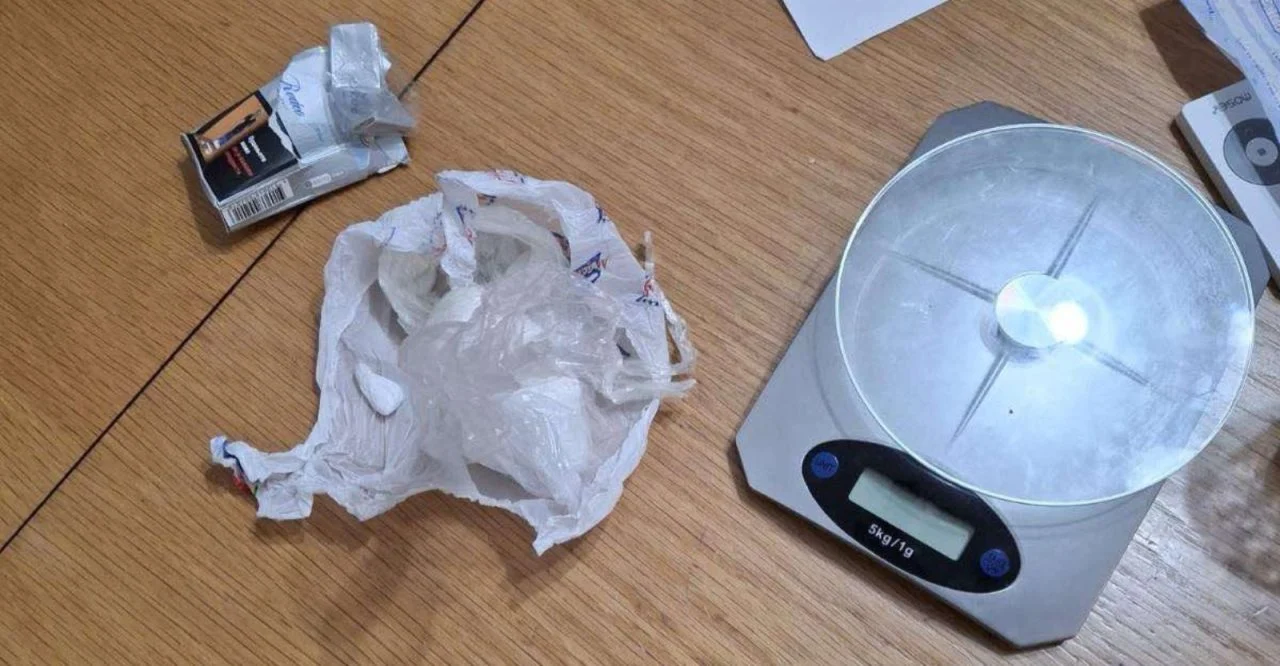 Уапсен 21-годишен скопјанец, при претрес во дом пронајдена дрога | Макфакс